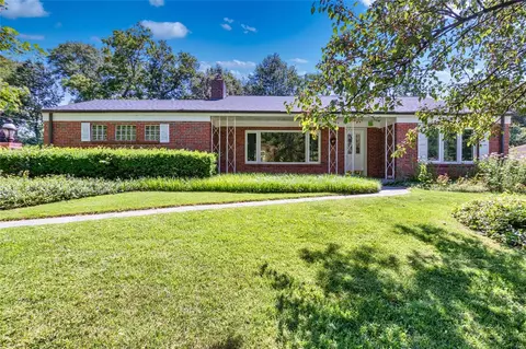 28 Concord Ln, Saint Louis, MO 63128