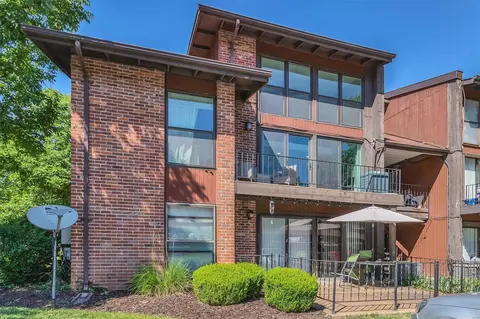 1057 Mersey Bend Dr #E, Saint Louis, MO 63129
