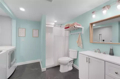 Bath - 130 Timka Dr, Ballwin, MO 63011 photo 3 of 3