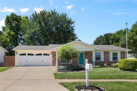 2294 White Ash Ct, Florissant, MO 63031
