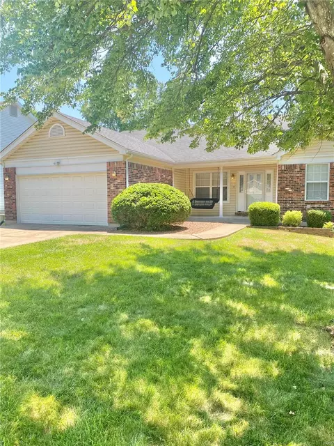 3064 Brentmoor Dr, Saint Charles, MO 63303