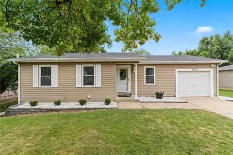 1904 Winter Hill Dr, O'fallon, MO 63366