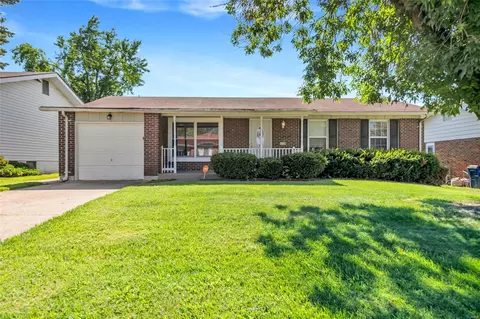 11270 Ashcroft Ln, Saint Louis, MO 63136