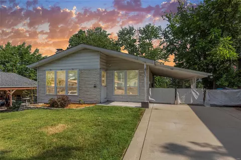 405 Orchard Ave, Ballwin, MO 63021