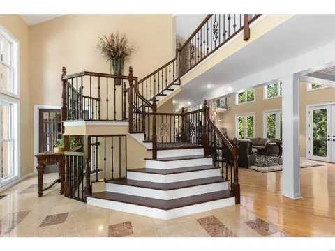 Entry Way - 2203 Devonsbrook Dr, Chesterfield, MO 63005 photo 2 of 5