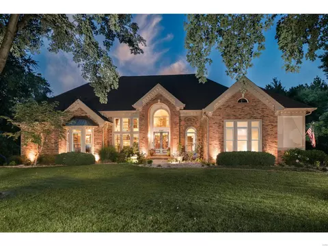 2203 Devonsbrook Dr, Chesterfield, MO 63005
