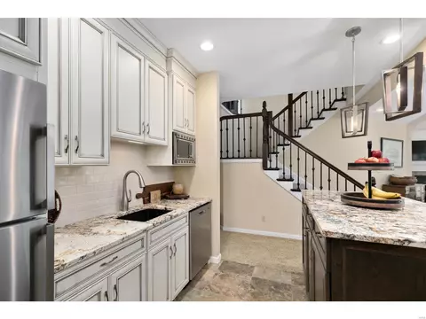 Kitchen - 2203 Devonsbrook Dr, Chesterfield, MO 63005 photo 6 of 7