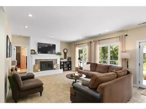Living - 2203 Devonsbrook Dr, Chesterfield, MO 63005 photo 5 of 6
