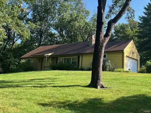 12543 Elaine Dr, Des Peres, MO 63131