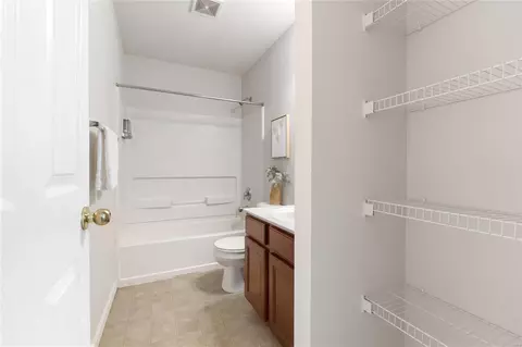 Bath - 718 Rabbit Run Dr, O'fallon, MO 63366 photo 3 of 4