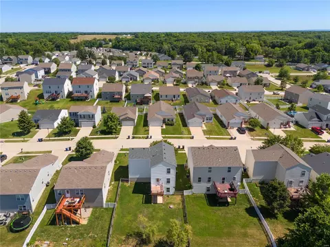 View/Area - 718 Rabbit Run Dr, O'fallon, MO 63366 photo 2 of 5
