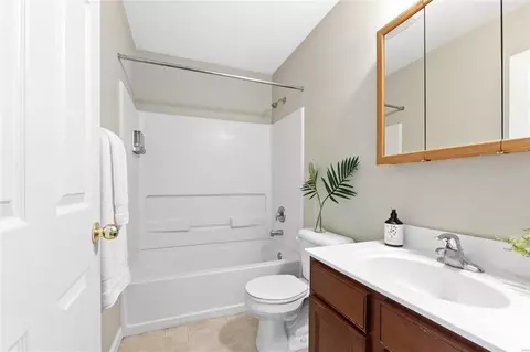 Bath - 718 Rabbit Run Dr, O'fallon, MO 63366 photo 2 of 4