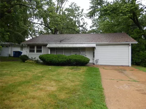 8407 Rosalind Ct, Saint Louis, MO 63114
