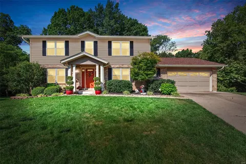 635 River Bend Estates Dr, Saint Charles, MO 63303