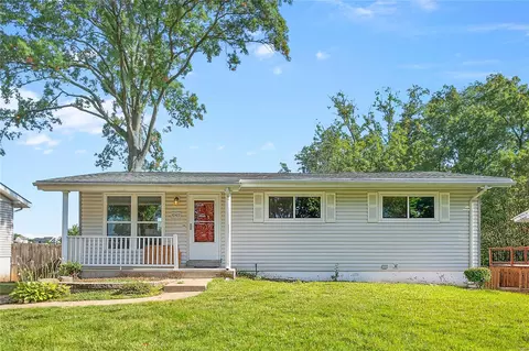 10415 Antrim Dr, Saint Louis, MO 63123