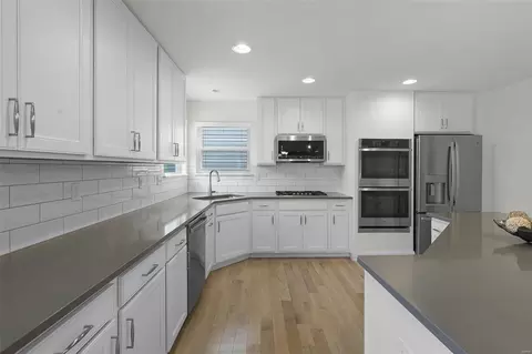 Kitchen - 263 Arbors At Bridle Path, Ballwin, MO 63021 photo 2 of 2