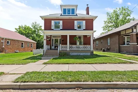 312 N 5th St, Saint Charles, MO 63301