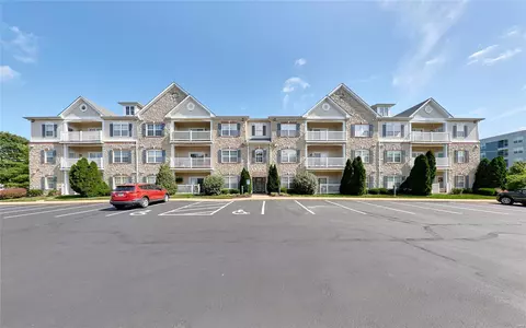 6 Monarch Trace Ct #204, Chesterfield, MO 63017