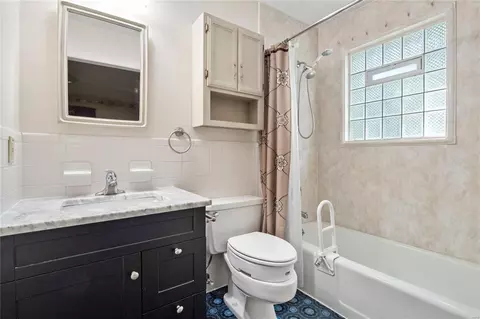 Bath - 2 Forest View Dr, O'fallon, MO 63366 photo 3 of 4