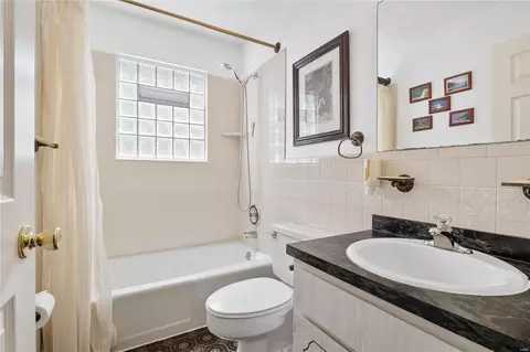 Bath - 2 Forest View Dr, O'fallon, MO 63366 photo 1 of 4
