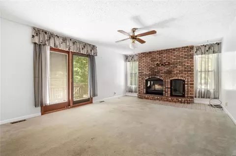 Living - 2 Forest View Dr, O'fallon, MO 63366 photo 2 of 5