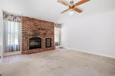 Living - 2 Forest View Dr, O'fallon, MO 63366 photo 4 of 5