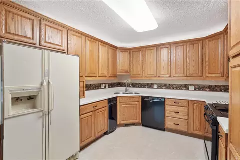 Kitchen - 2 Forest View Dr, O'fallon, MO 63366 photo 2 of 3