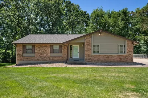 2 Forest View Dr, O'fallon, MO 63366
