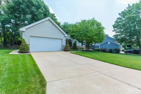 2234 Lehne Ct, Florissant, MO 63031