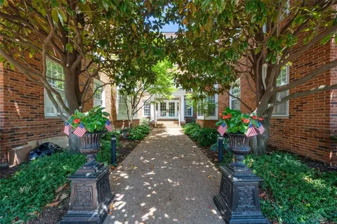 131 E Adams Ave #1D, Saint Louis, MO 63122