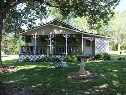 426 Hickory St, Bourbon, MO 65441 photo 1