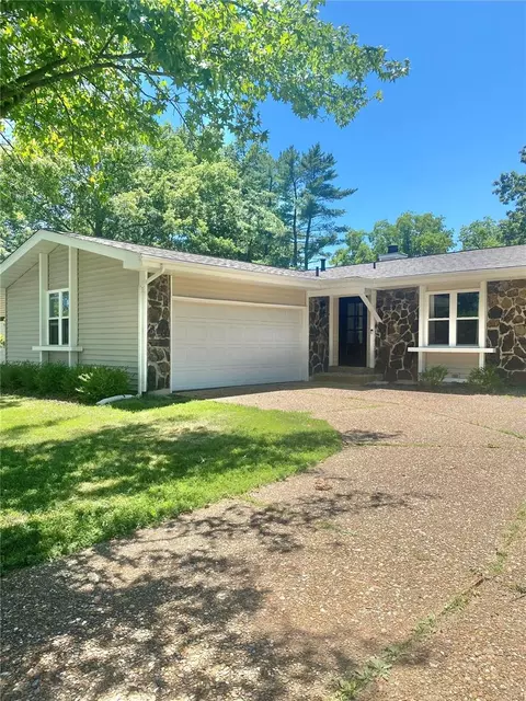 5 Berry Ct, Lake Saint Louis, MO 63367