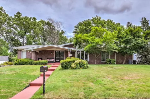 12723 Shepherd Dr, Florissant, MO 63033