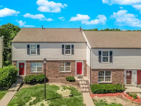 69 Woodlake Ct #B, Lake Saint Louis, MO 63367