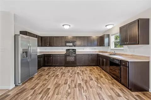 Kitchen - 5339 Lakepath Way, Eureka, MO 63025 photo 2 of 2