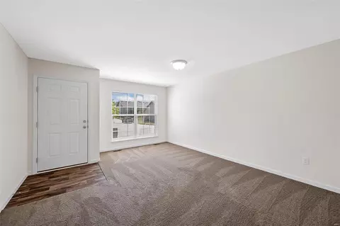 Living - 5339 Lakepath Way, Eureka, MO 63025 photo 2 of 4