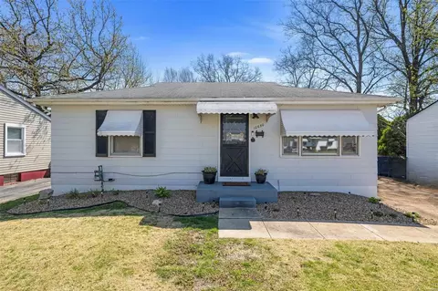 10650 Saint Henry Ln, Saint Ann, MO 63074