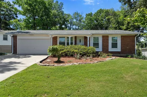 12614 Fee Fee Rd, Saint Louis, MO 63146
