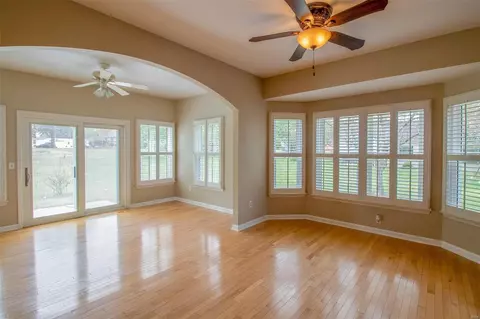 Living - 11 New Haven Ct, Weldon Spring, MO 63304 photo 3 of 12