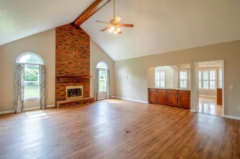 Living - 11 New Haven Ct, Weldon Spring, MO 63304 photo 4 of 12