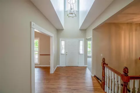 Entry Way - 11 New Haven Ct, Weldon Spring, MO 63304 photo 5 of 8