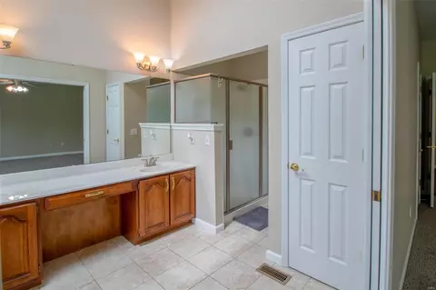 Bath - 11 New Haven Ct, Weldon Spring, MO 63304 photo 2 of 8