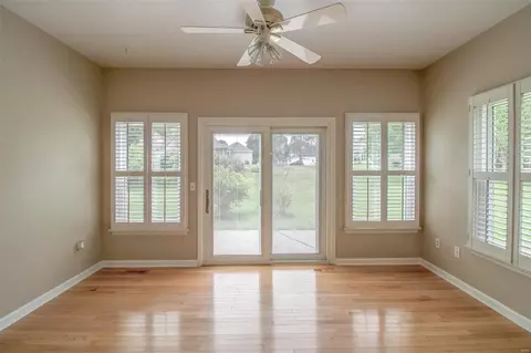 Living - 11 New Haven Ct, Weldon Spring, MO 63304 photo 2 of 12