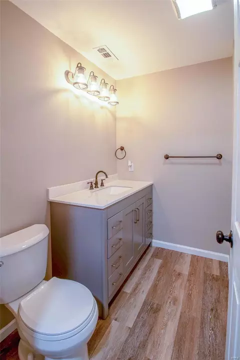 Bath - 11 New Haven Ct, Weldon Spring, MO 63304 photo 7 of 8