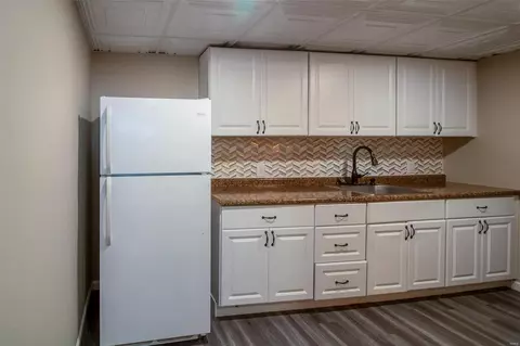 Kitchen - 11 New Haven Ct, Weldon Spring, MO 63304 photo 3 of 3