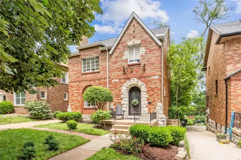 7743 Stanford Ave, University City, MO 63130