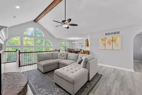 610 S Carolina Ct, Saint Charles, MO 63303