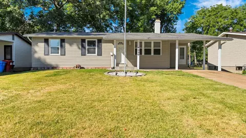1030 Kingsbrook Ln, Florissant, MO 63031