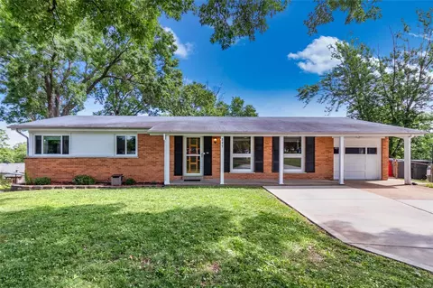 727 Hinder Dr, Saint Louis, MO 63125