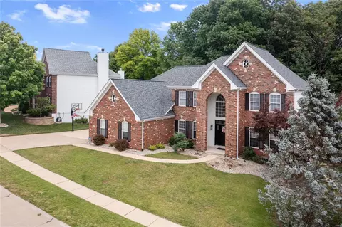 822 Castle Pines Dr, Ballwin, MO 63021